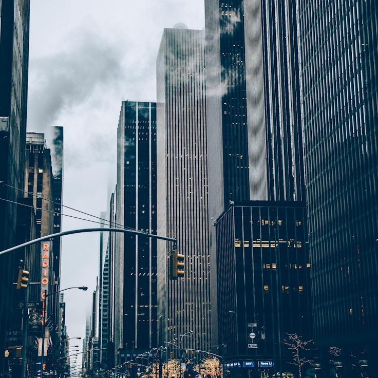 Parents evaluating schools in Germany